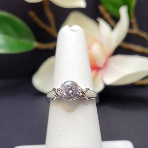 Size 7 White Gemstone Silver Band